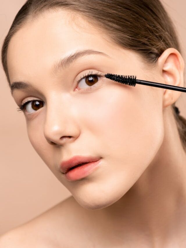 8 Foolproof Mascara Tips Every Woman Needs To Know